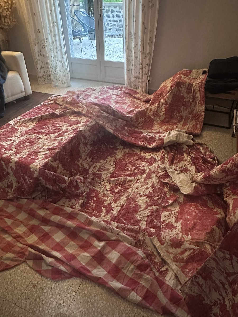 hoof39114734's tweet photo. When you buy the best 18th century french textiles. #southoffrance #barjac #thebiddingroom https://t.co/gEOIziKpRg