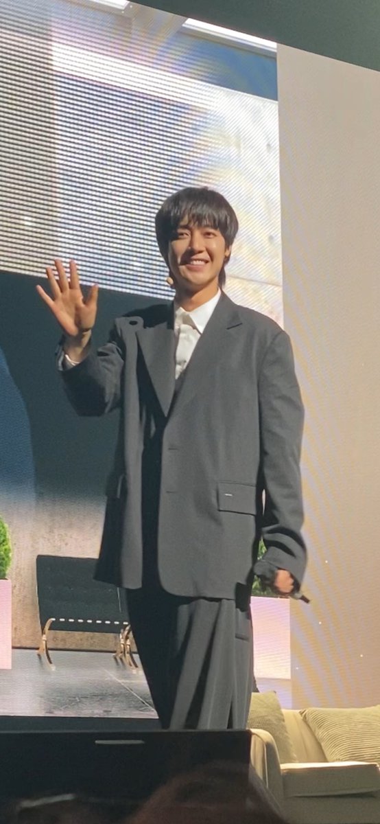 momo4562's tweet photo. こちらを見てくれたような？

#キムヒョンジュン
#KHJ_Filament https://t.co/akzZpzhWej