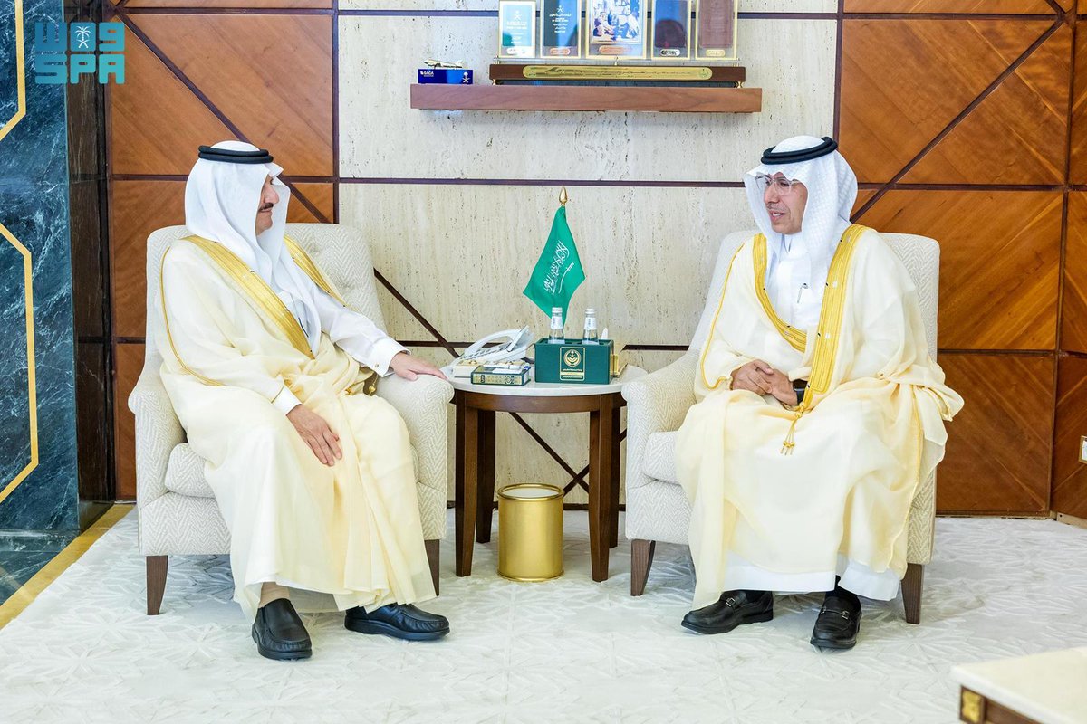 SPAregions's tweet photo. أمير الشرقية يطّلع على تقرير "هيئة تطوير المنطقة" لعام 2024 وأبرز الإنجازات والمشاريع المستقبلية.
https://t.co/kDQuZB1mla
#واس_عام https://t.co/x9aNYfuvhd