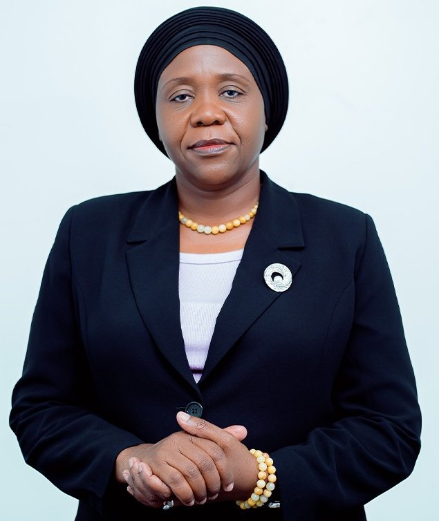 Kwa heshima kubwa Mheshimiwa Rais <a href="/SuluhuSamia/">Samia Suluhu</a> tunaomba tuendelee kupata huduma ya <a href="/Dr_DGwajima/">Dr. Dorothy Gwajima</a> ikikupendeza awe mbunge wa kwanza kuteuliwa kati ya wale 10 na Wiziri wa <a href="/maendeleoyajami/">WIZARA YA MAENDELEO YA JAMII</a> anaupiga mwingi  na anakuheshimisha sana.