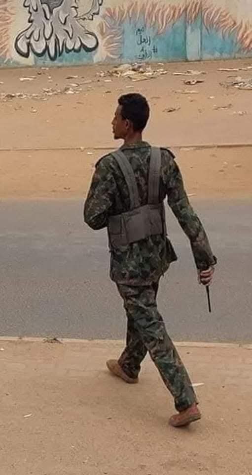 jamaljabir612's tweet photo. للأمانة المصباح اكثر شخصية بيعرف يأمن نفسه والحوالينو ...ومافي زول بقدر يأمن نفسو اكثر منهم والله جد ....الفرق هم لما طلعوا باعوا الروح دي لله ...والإسلاميين ديل مجربين الشهادة ف أخوانهم وساعين ليها ...

المصباح عندو اكبر قوة مساندة الان وبكل العتاد مجهزة ..كان ممكن يعمل مكتب ويقعد يحرك العمليات والقوات دي ..بس هو طالع لهدف وهو" عهد الشهداء" وان يلحق بهم ...والله الناس ديل بتمنو الشهادة ....

بس زول بتحرك بي موتر وعندو قوة ...دا زول راجي الله م راجي زوووول ...وبس يا مؤمن