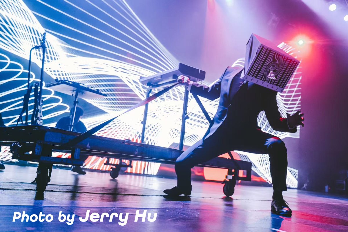 hirasawa_info_e's tweet photo. Susumu Hirasawa + Ejin Shanghai Performance.
The concert was a great success.
Thank you very much for your support!
Photo: Performance at Shanghai Bandai Namco Dream Hall
Photo by Jerry Hu https://t.co/4kHliRpnGP