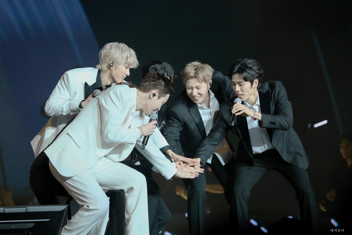 limerence_kms's tweet photo. LIMITED EDITION ENCORE

인피니트를 그렇게 좋더라💛

같이 울고 웃고, 무대 위에 함께 있는 그 자체가 청춘이야ㅜ 여전히 우린 아름답고 앞으로도 함께할 인피니트

#INFINITE #인피니트 https://t.co/SPKRxoVovn