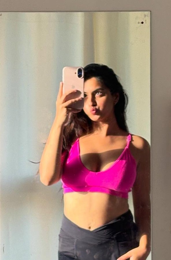 Go-CyyhbkAAAwZA?format=jpg&name=900x900