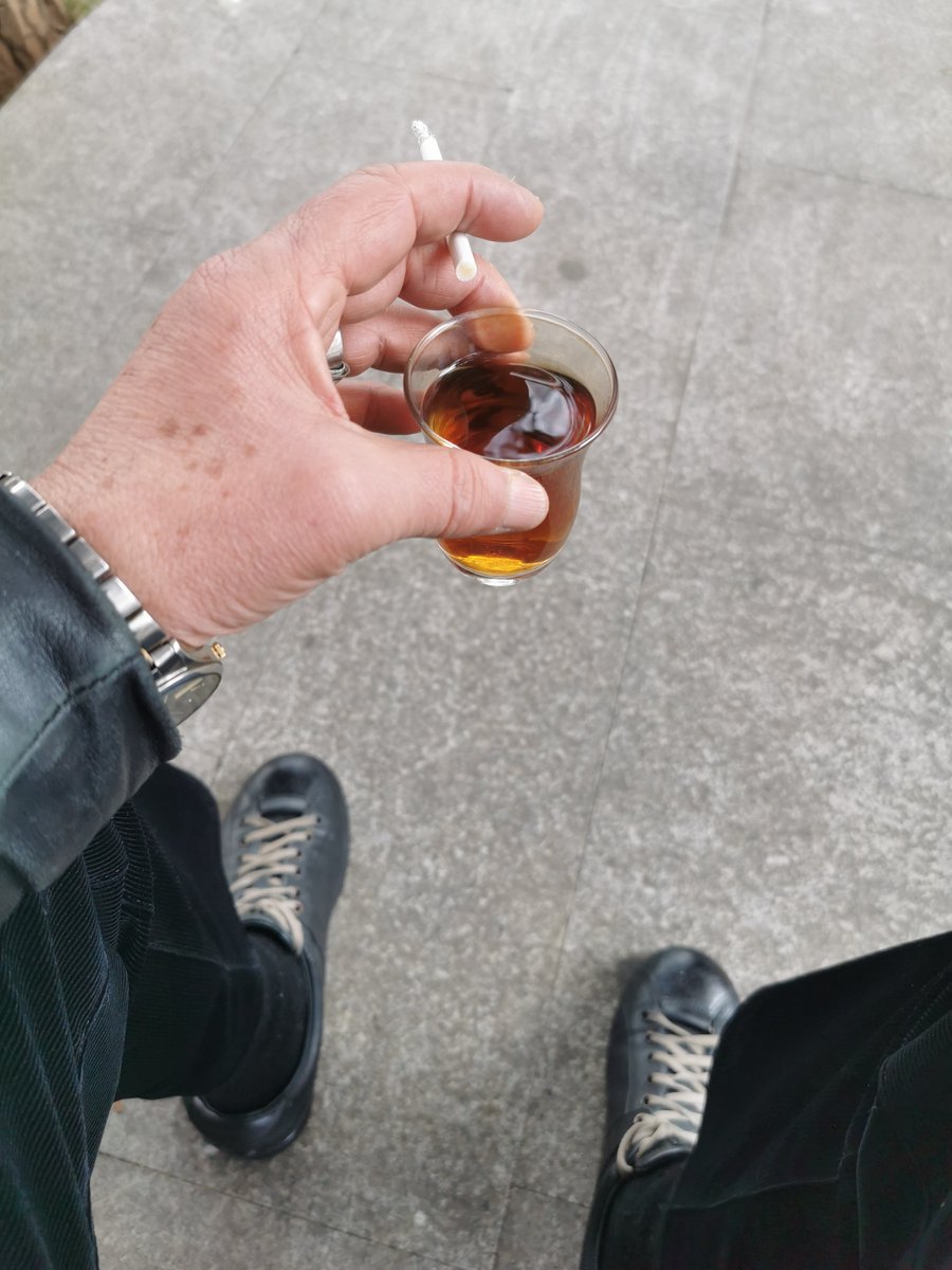 Kahvemiz yoksa bizimde çayımız var
Birde👉🚬bu tmmm 
İşte😉🤷😁🙋