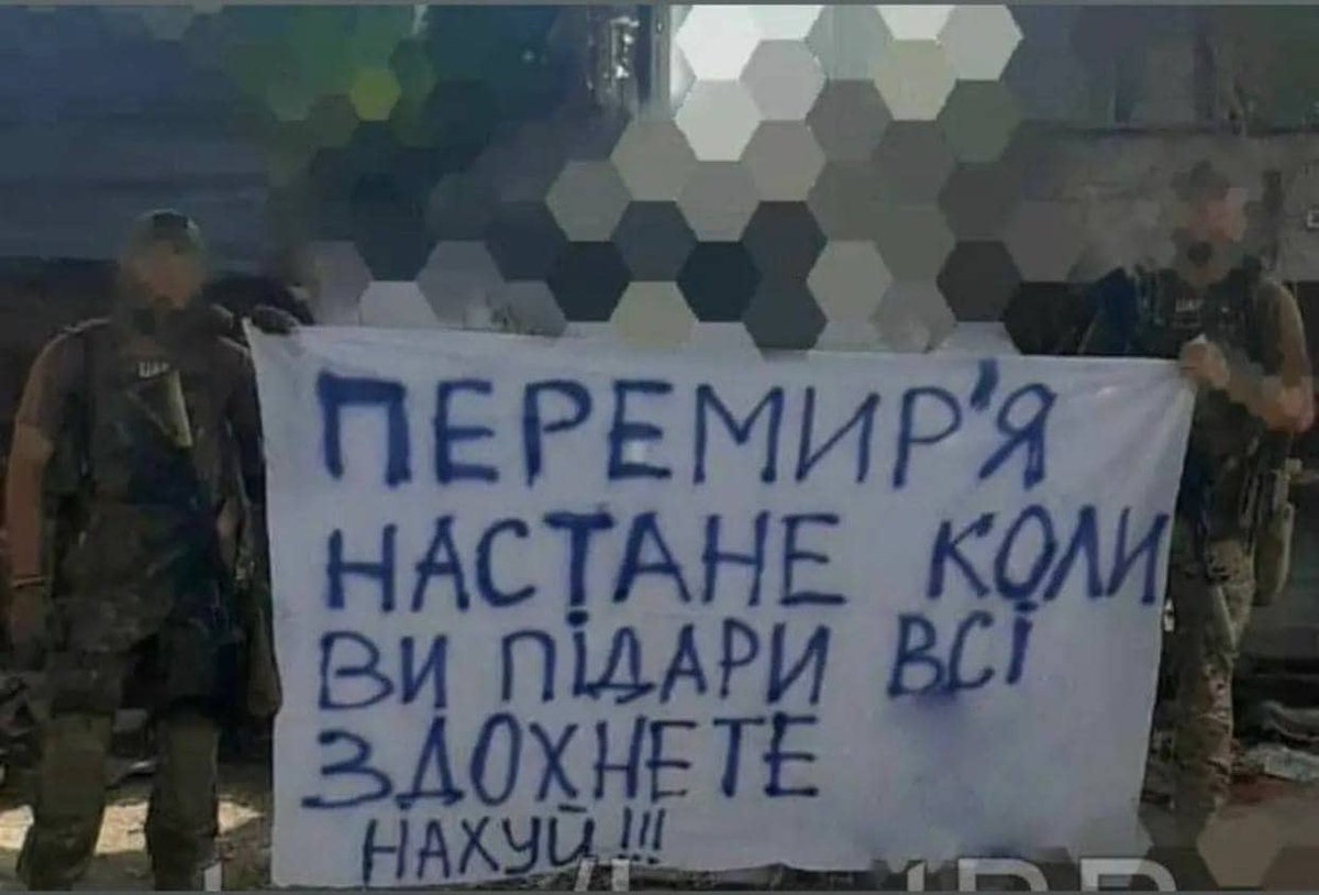 HRskiy's tweet photo. З приводу так званого "перемир'я".
Пише мій френд з фронту: 
"От знаєте, що я весь ранок бачу з дронів? П...ри з білими прапорами зайшли в сіряк майже в наші позиції, роблять вигляд, що збирають свої трупаки, які їм рік були похєр, але ж ми розуміємо, що йде розмінування і https://t.co/0Gcho88E3e