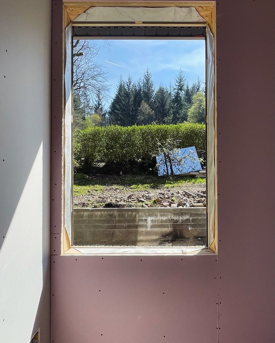 Site visits: a two storey rear extension, to a home in the countryside. Cantilevers and extended soffits provide solar shading. First floor balcony enjoy views up and across the valley while connecting to the garden. Contractor @kyledaviesbuilding 

#georgeandco