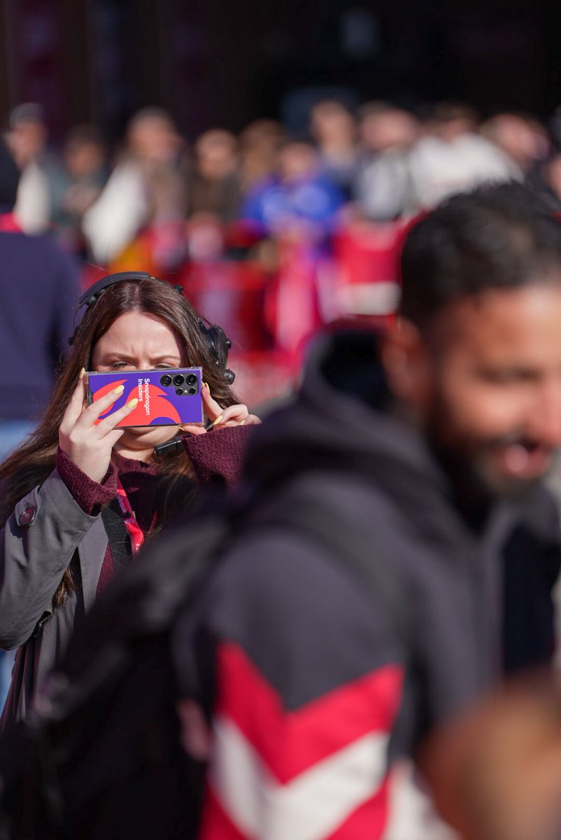 Geeekystuff's tweet photo. Spotted a Snapdragon phone earlier! Can't really miss it with that recognisable case lol! 

#snapdragon #ruben #amorim #MUNvsWOL https://t.co/wC3p0vy1hL