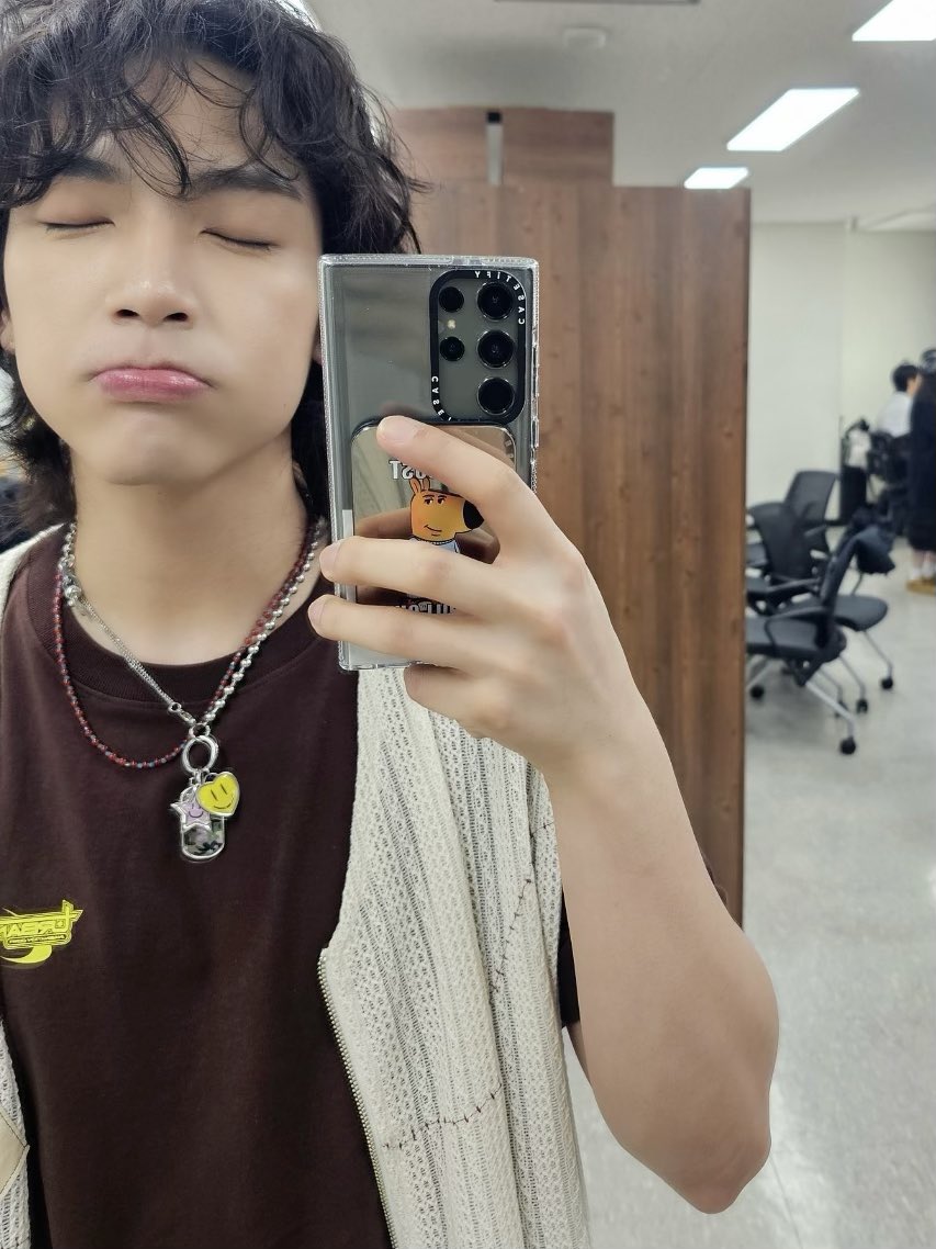 NFlyingofficial's tweet photo. 나..이제 거울샷 좀 잘하는듯..헤헤..

#NFlying #엔플라잉 #김재현 #KimJaeHyun https://t.co/6N16TIEXn7