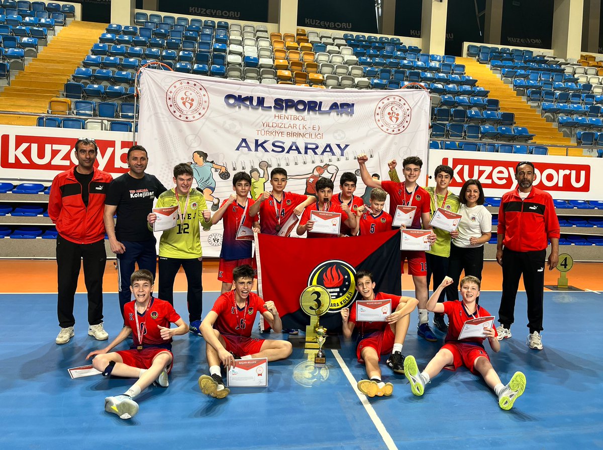📌 Okul Sporları 
Hentbol Türkiye Şampiyonası

📍Aksaray'da düzenlenen şampiyonada 
Türkiye 🥉3.sü olan

TED Ankara Kolejliler takımımızı tebrik ediyor, başarılarının devamını  diliyoruz 🧿🎖