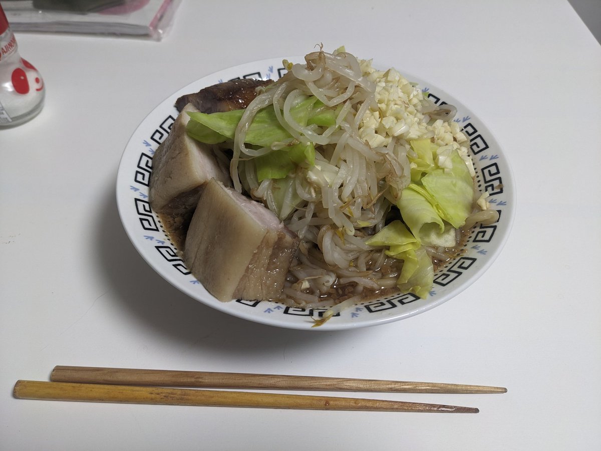 hourse_Rayark's tweet photo. うーん豚マシのヤサイ少なめニンニクカラメって感じ https://t.co/tLjRhMWW87