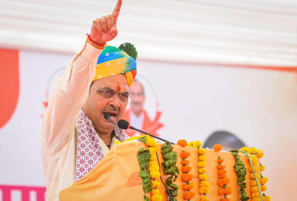BJP4Rajasthan's tweet photo. मुख्यमंत्री श्री @BhajanlalBjp ने शेखावाटी प्रवास के दौरान झुंझुनूं टोल पर आयोजित अभिनंदन कार्यक्रम में उपस्थित नागरिकों को सम्बोधित किया। https://t.co/QXWgJhLDTS