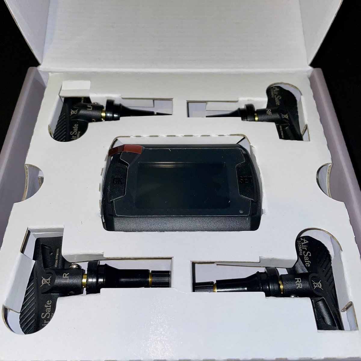 Kaga_zn8's tweet photo. AirSafe    が　あらわれた！
こまんど？

XaCAR誌でのモニター募集には残念ながら落選しましたが…
申込時の私のプロフィールに興味を持ってくださったとのことで、（株）ファイブゲート様より直々に無償モニターのお話をいただきました😱

今シーズン競技会などでモニター活動頑張ります🙇‍♀️

#AirSafe https://t.co/a65CmRzFAK