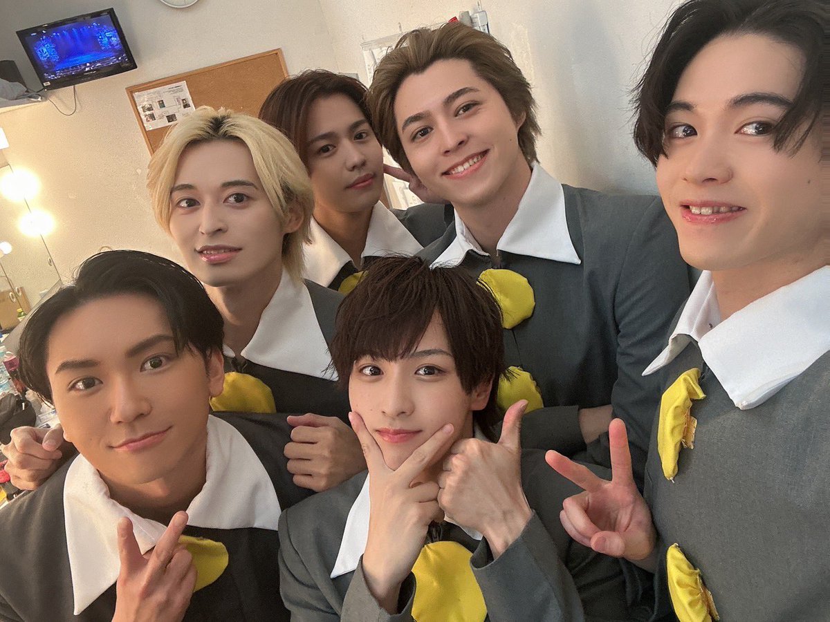 #赤塚不二夫スクラップブック
Bチーム全員で撮らせていただきました！

本当に素晴らしいカンパニーで、また皆様と共演できるように頑張ります！！！

不条理な世界とっても楽しかったです！☺️

あ、全公演アフトあったのでセーラー服で写真撮る時間なかったですまたいつか🥲