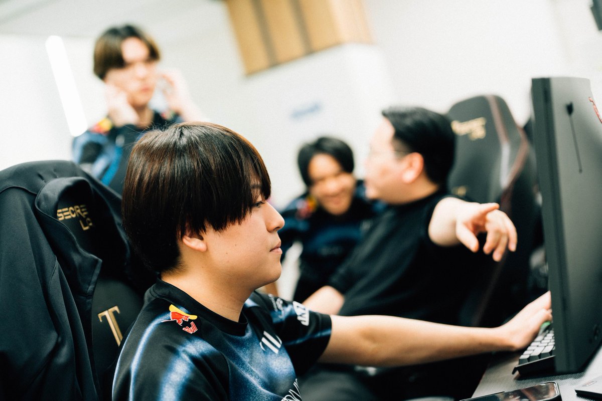 AIMWITHPRIDE's tweet photo. 決戦前🍜🔥🥢
#ZETAWIN #VCTPacific https://t.co/ZI0lxd4Zyo