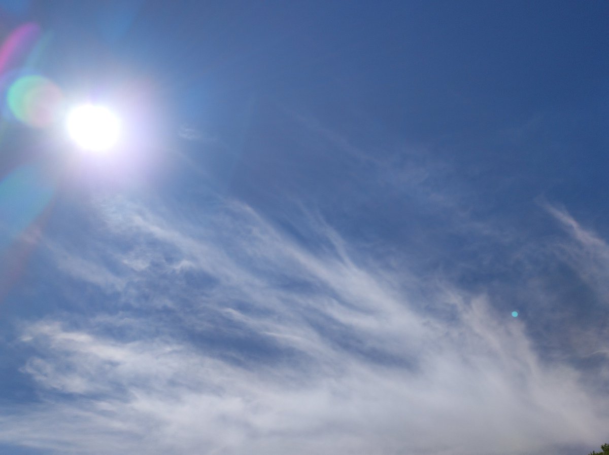 LOlivierFichant's tweet image. Typical giant fake cloud licking the sun.
#fakeclouds #savethesun #climatechangescam