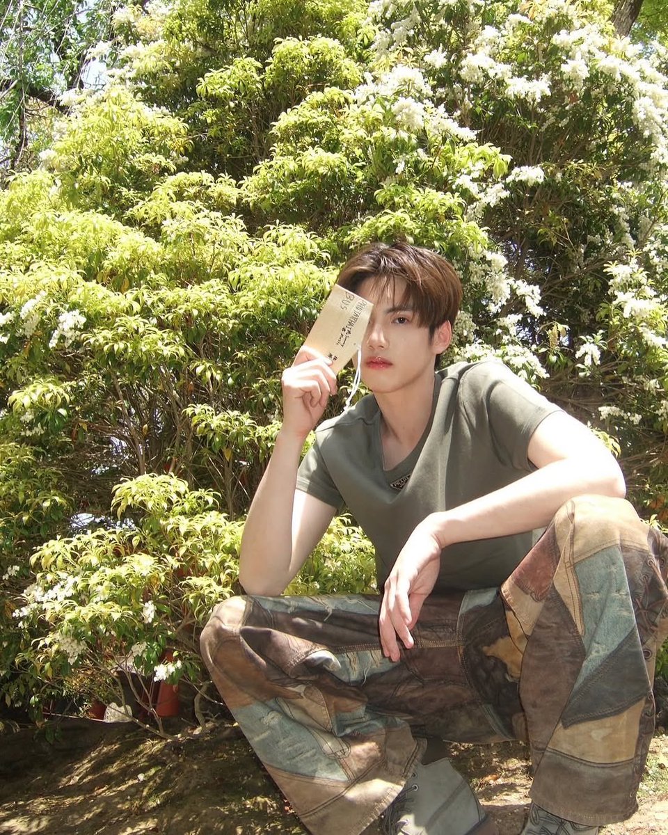 PHUTATCHAI_TH's tweet photo. (📱💖) — PHUTATCHAI IG UPDATE (1/2)

💭 : คิดถึงละครับ🎋💚

📅 : 20.04.25 

#PHUTATCHAI @phutatchai 
#BUSbecauseofyouishine https://t.co/9i1rBPNPKK