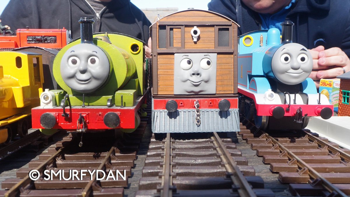 CoffeyMan5's tweet photo. Left: Sony Video8 (SD analog)
Right: Olympus MkIII camera (4K digital)
The original Ffarqhuar Branch Line trio reunite!
https://t.co/aXq0Brde6s
https://t.co/Z5coXan71c
#thomasandfriends #thomasthetankengine #video8 #4k #midlandrailway #tugs #smurfydan https://t.co/LjSmRKXYa3