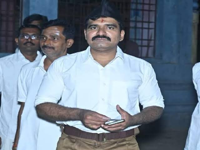 Alien18R's tweet photo. பாஜகவின் வக்ஃபு திருத்தச் சட்டத்தைப் பற்றி உரையாற்ற வர இருப்பவர் ஆர் எஸ் எஸ் பயிற்சி பெற்ற நிர்மல் குமார் 😂😂😂😂😂😂😂

#தற்குறிகள் for a reason 🤡 https://t.co/KMYA8aPaGb