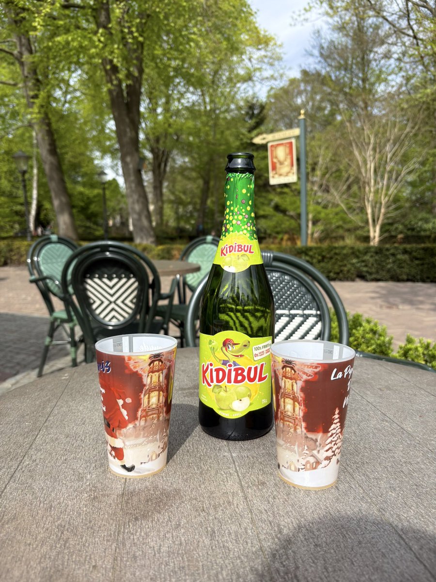 VanColenDimas's tweet photo. Yesterday was a blast 🥳😍 Had the best birthday in Efteling 🎉🔮 https://t.co/EHfruPh3Z2