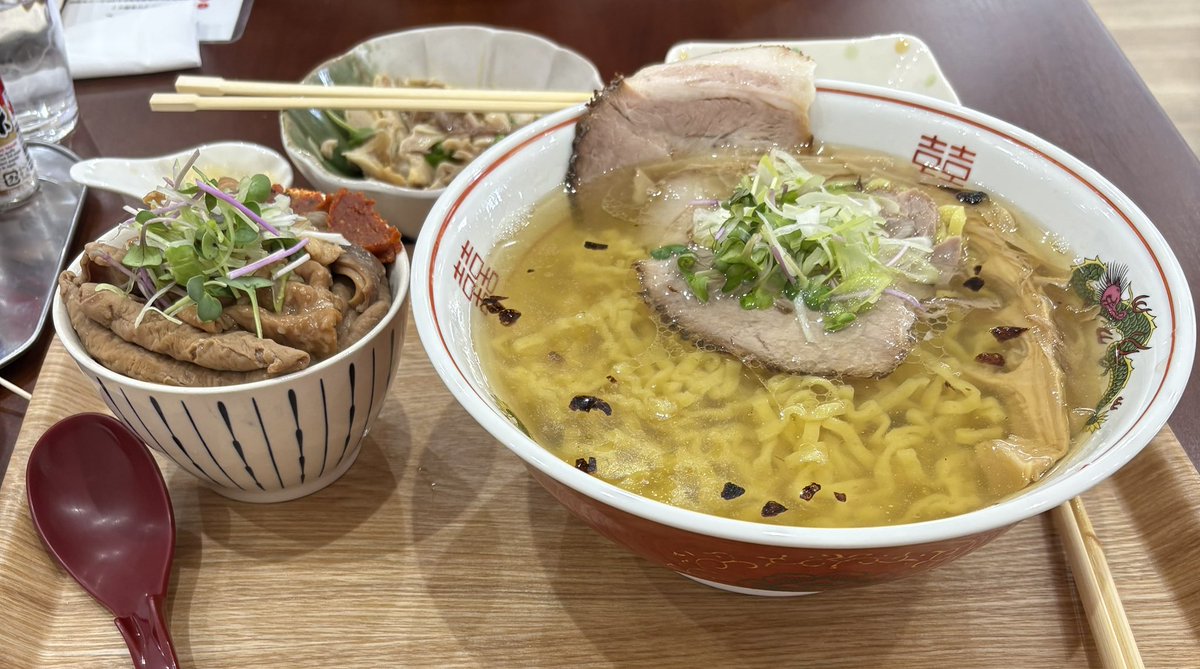 Ubk14Ha's tweet photo. 郡山市静町 あさかのバイパス下の側道にある「もつ煮込み.ラーメン伊藤商店」へ!
ラーメンミニもつ煮セットTPチャーシューと特製もつ煮込定食とミニガツ刺しを注文😊
もつが凄く柔らかい！辛子味噌、ニンニク味噌と相性抜群なので白米が止まらないです🤤

 #もつ煮
  #ラーメン https://t.co/n7mY2ANCX5