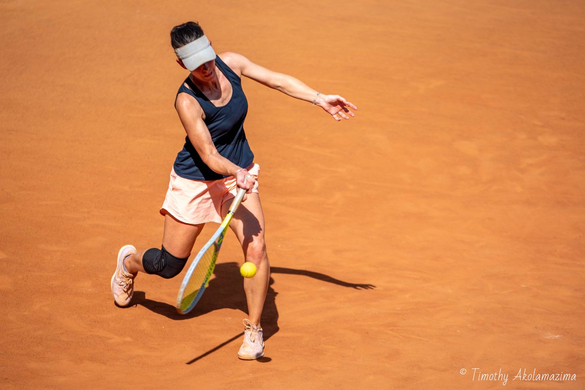 Alison Comfort in action in a thrilling match against Winnie Birungi during the Uganda National Tennis Championship (UNTC) at Lugogo Tennis Complex 

#Tennis #TennisPhotography #TennisInAction #MatchDay #Forehand  #WomenInTennis #Claycourt