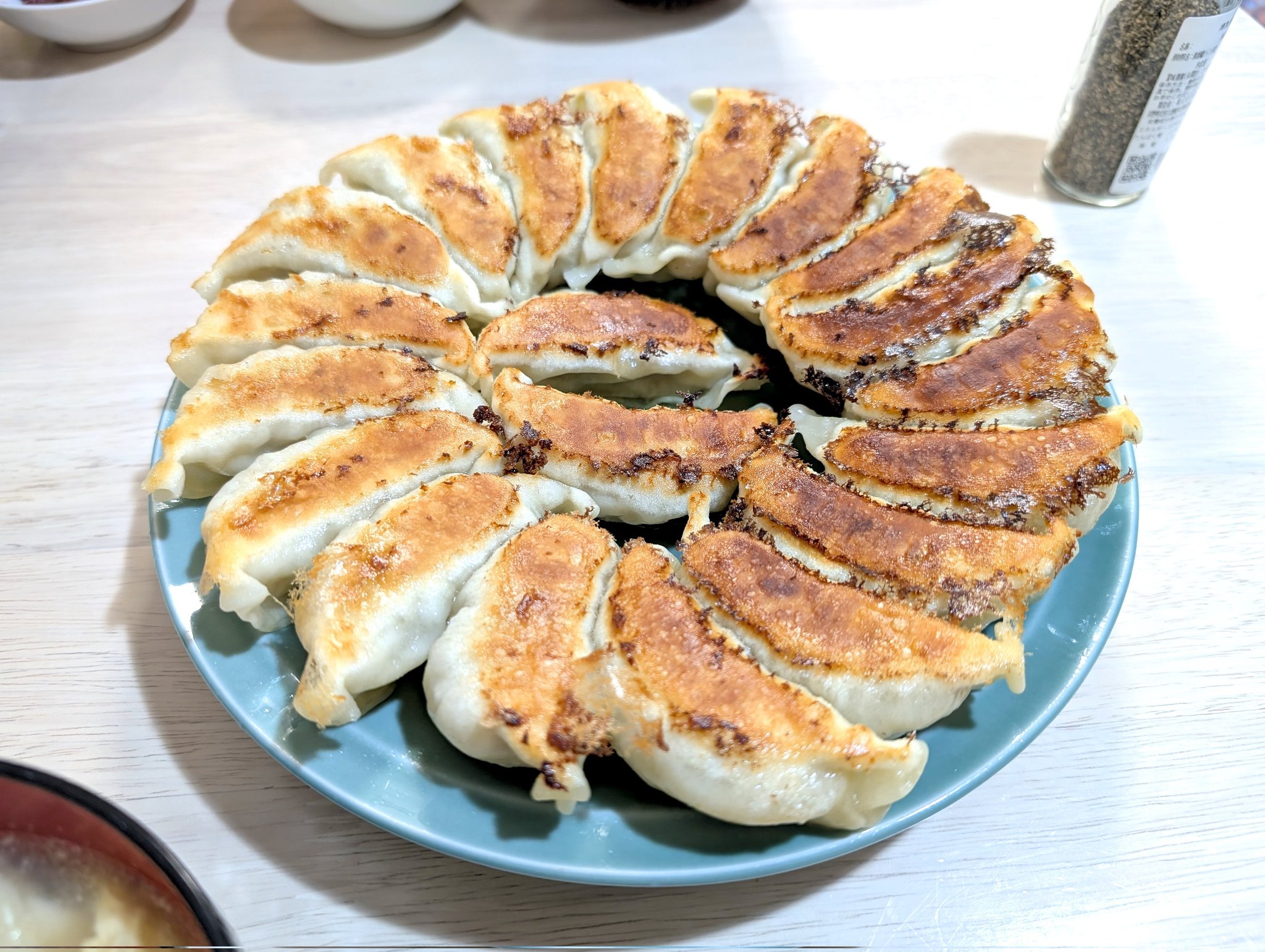 バーミヤンで「ギガ餃子定食」を注文してみた【てんこ盛り祭
