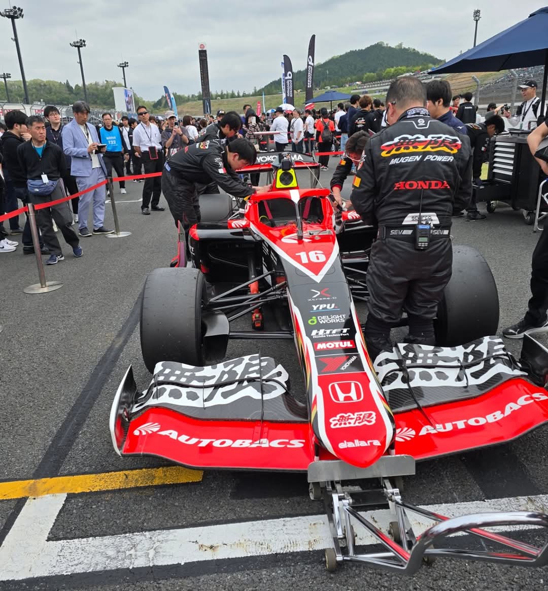 cyprismorpho071's tweet photo. 2&4レースモテギ、4輪は野尻選手の応援!
#野尻智紀 #2and4レースモテギ #superformula #mugen #arta #HRC #hondaracing #無限 #neuinteresse #ノイインテレッセ https://t.co/dusFINEJ89