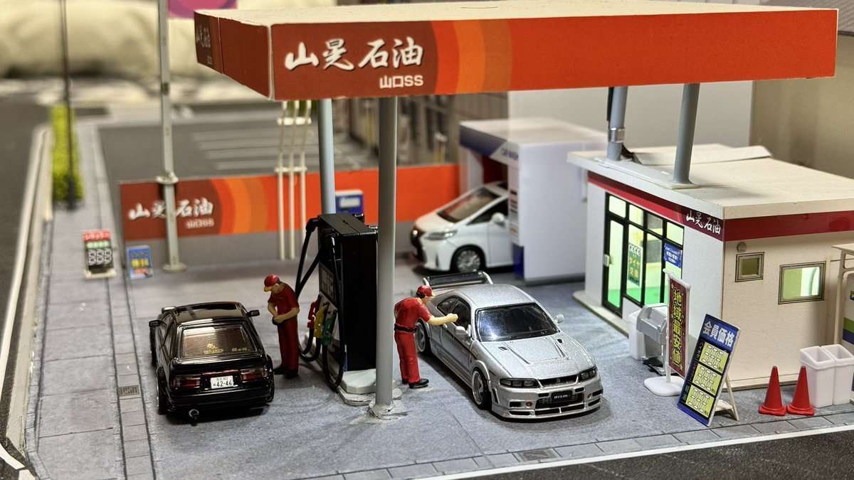 RMZ City　シェル　ガスステーション RMZ CITY ジオラマ SHELL サービスステーション w/ タンカー 1