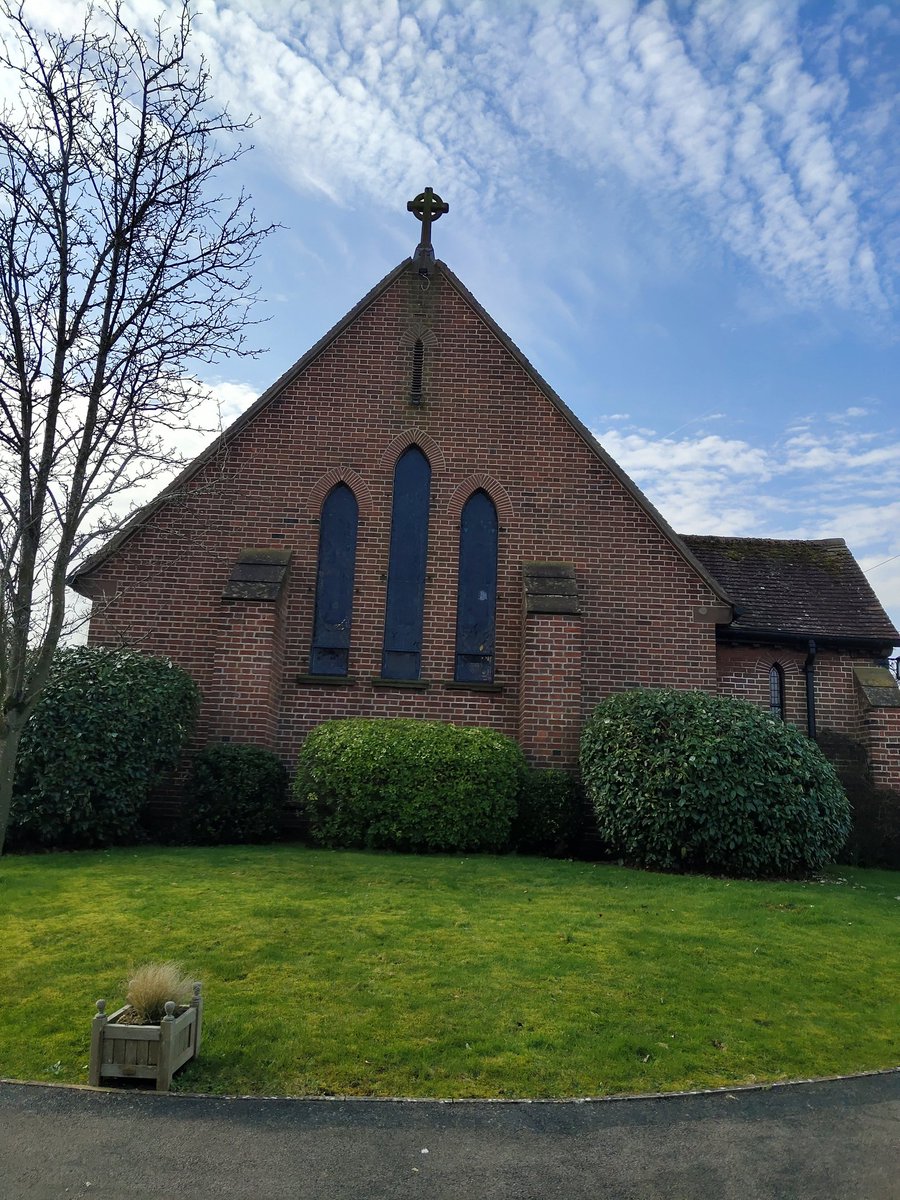 Hilary_Frank1's tweet photo. On Feb. 18, 2025 David and I commenced a pilgrimage walk from the St. Frances #Catholic Church Ross-on-Wye towards Ledbury. #StMatthewsway #Pilgrimagewalk #England https://t.co/DYzUUeABez