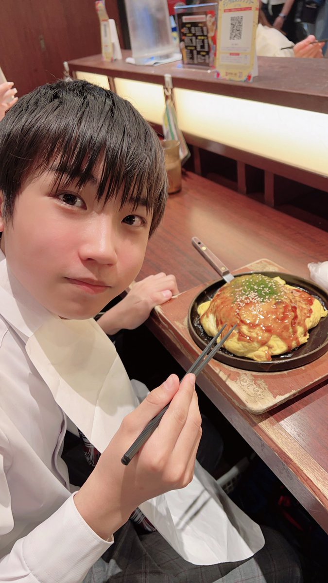 この間東京に行った時に食べたお好み焼きです✨✨✨
結構ボリューミーで美味しかったです🌟
中に焼きそば入ってました😆
#お好み焼き 
#ボリューミー 
#今岡稔裕 
#中学2年生 
#東京