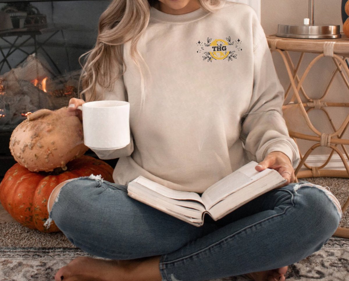 fandomBOOKit's tweet image. Fireproof. Fierce. Full of feels.
Whether you're Team Peeta or Team Katniss Alone™, this Hunger Games sweatshirt is for the girl on fire in every book lover’s soul 🔥
Join the rebellion → fandombookit.etsy.com
#HungerGames #BookishStyle #BookTokMerch