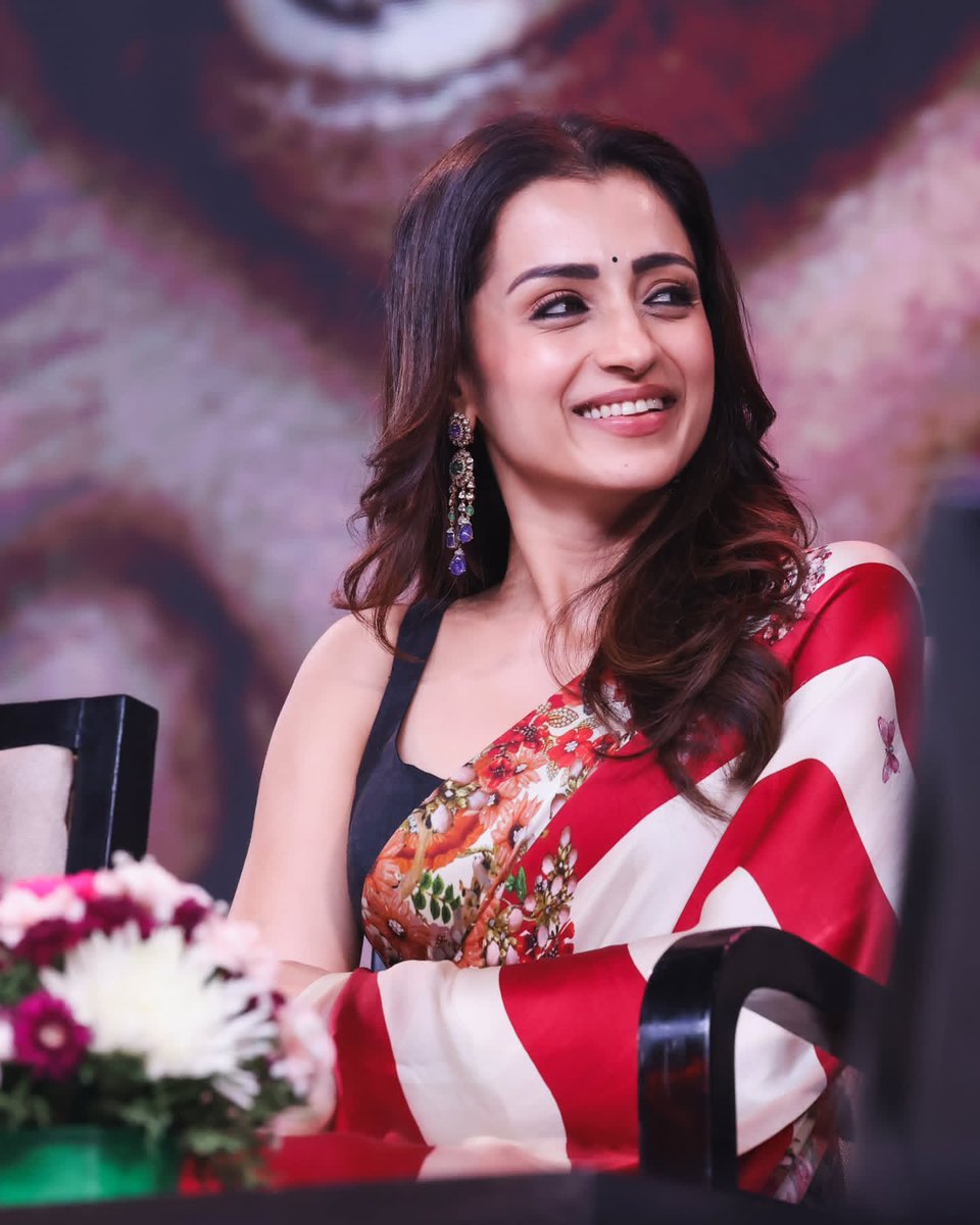 sexyindiammom's tweet photo. 40 illa 50 vayasu aana kooda pathavan ellam mood ethi viduva Trisha maami. Hands down the best cum drainer of the generation #trisha #TrishaKrishnan #TrishaKrishnanhot #trishamaami #maamimode https://t.co/Yys3mF2ZpG