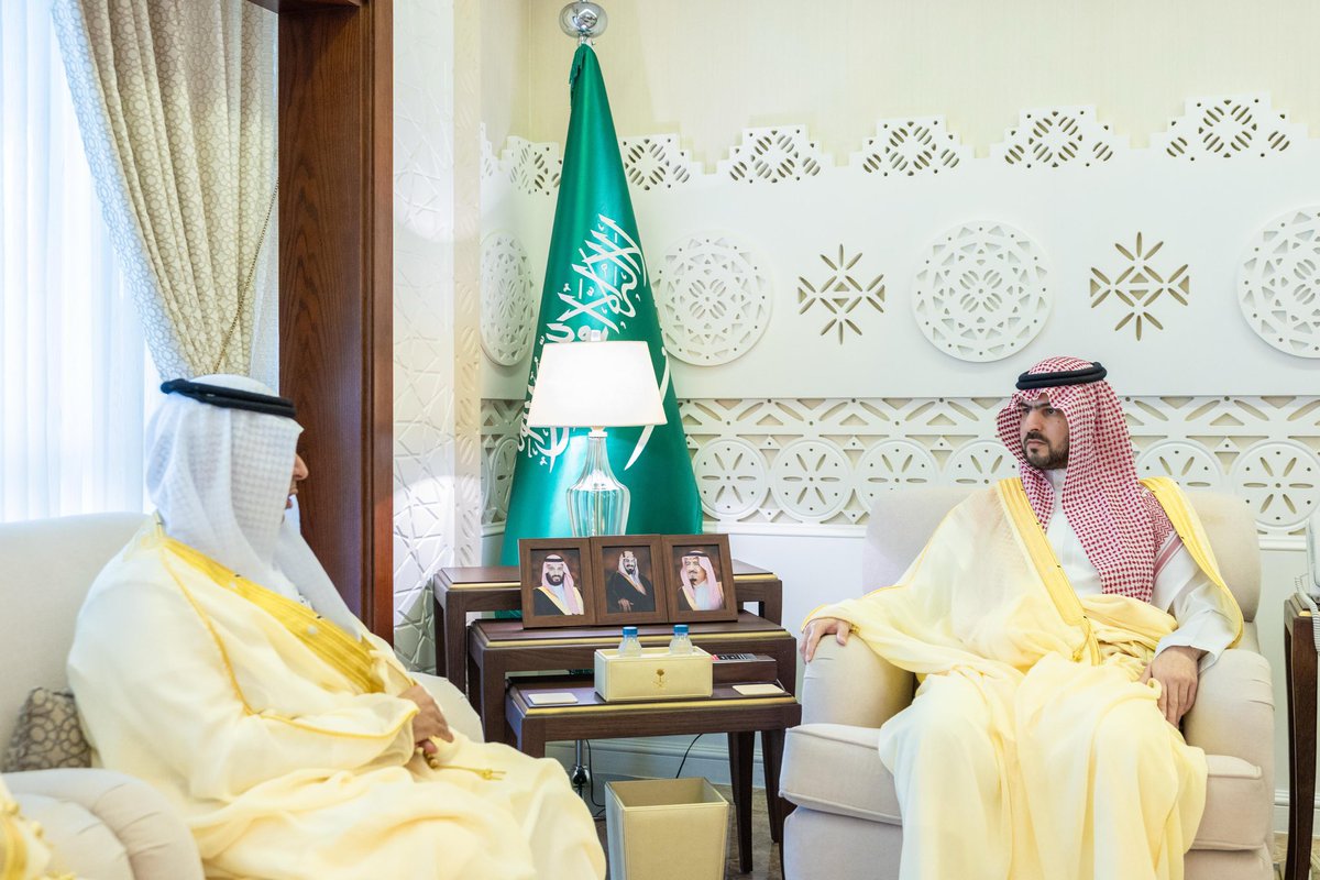 SDA_Sharqia's tweet photo. واستمع سموه إلى شرح عن أبرز ما تضمنه التقرير من منجزات تحققت خلال العام 2024، مثمناً دعم القيادة الرشيدة للتنمية في المنطقة، وتوجيهات سمو رئيس المجلس التي كان لها الأثر الإيجابي على سير أعمال الهيئة وتحقيقها لتلك المنجزات بالشراكة مع الجهات ذات العلاقة.
 
ورفع المهندس عمر العبداللطيف شكره وتقديره لسمو نائب أمير المنطقة الشرقية على متابعته الحثيثة  ودعمه اللامحدود لأعمال الهيئة.