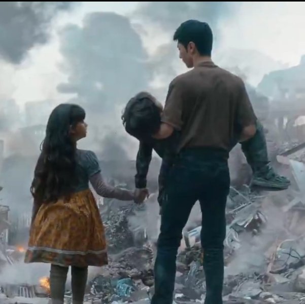 272911109296CZ's tweet photo. *Suatu Kebetulan*
Di dramus #ASongOfMeissa #Chanyeol memerankan #Laman seorang anak pribumi yg diselamatkan oleh tentara volunteer (Yeon Joonseok)
Di #TheWhiteOliveTree, #ChenZheyuan memerankan #LiZan, seorang volunteer perang yg menyelamatkan seorang anak pribumi (Zoro) https://t.co/ACPuTi38Xv