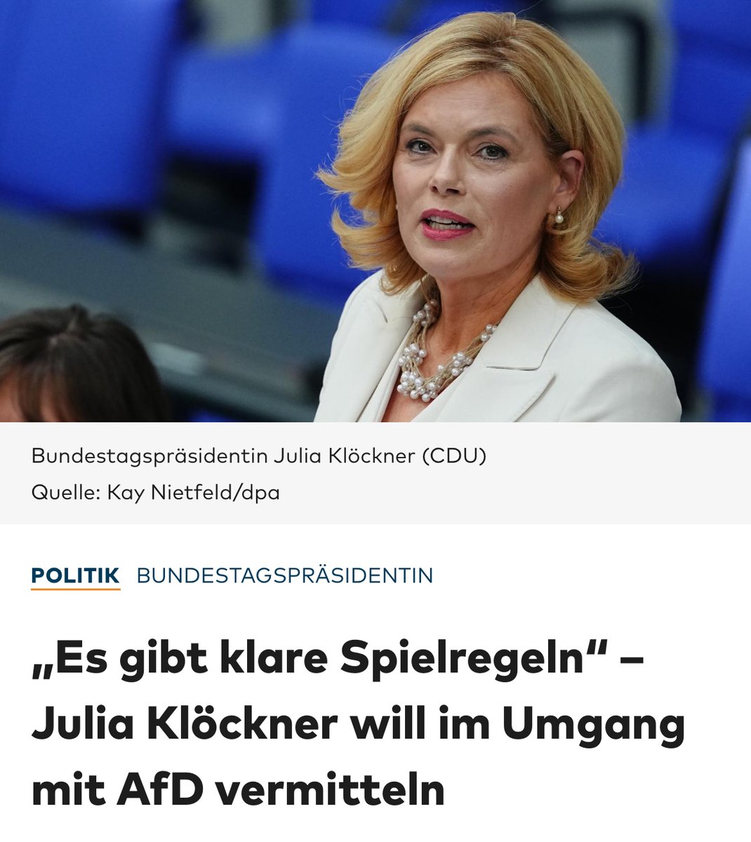 Markus_Krall's tweet photo. Ja, es gibt Spielregeln, an die sich die Kartellparteien unserer SED 2.0 in unserer DDR 2.0 nicht halten, oder jedenfalls nur solange, wie es ihnen nützlich erscheint. Wenn die alten - auch die ungeschriebenen - Regeln im Wege sind, wie zum Beispiel der Anspruch aller Parteien auf einen Vizepräsidenten des Parlaments oder eine Zuteilung der Fraktionssääle nach Größe der Fraktion, dann geht das über Bord wie ein abgekauter Zahnstocher. 
Also belehren Sie uns nicht über Spielregeln, Sie Mogeltante.