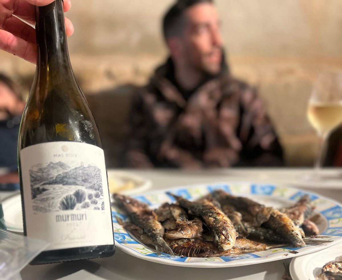 javyaraque's tweet image. MURMURI BLANC 2023
Una caricia fresca del Priorat.

El blanco de Mas Doix es un susurro elegante entre viñas centenarias y suelos de pizarra. Garnacha blanca y Macabeo

@vilaviniteca @masdoix 

#MasDoix  #Priorat #VinoCatalán #WineLovers #GarnachaBlanca #Macabeo #VinosConAlma
