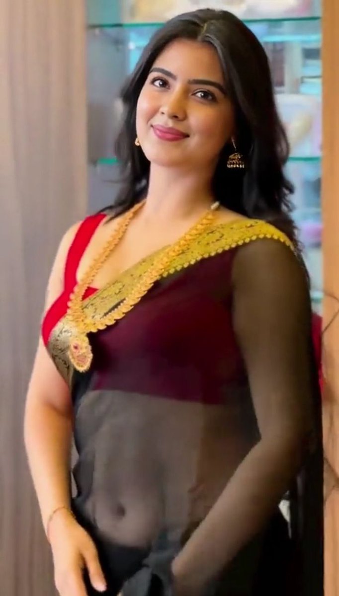 sexyindiammom's tweet photo. yIer maami with transparent saree and navel show hits different. Underrated face card and body card Amritha maami #maamimode #NavelQueen #navel #AmrithaAiyer #amrithammami #maami #SareeHot #sareeseduction https://t.co/w3UKriNBJ7