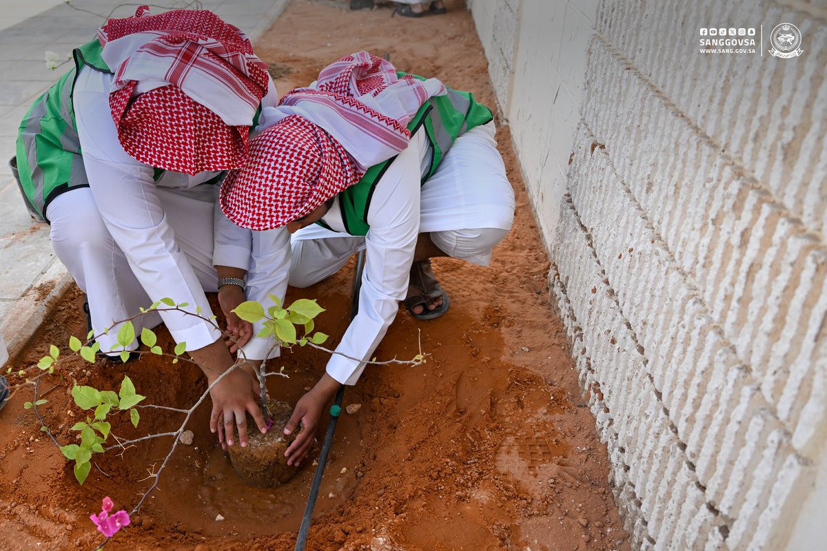 sanggovsa's tweet photo. نظّمت وكالة الشؤون الفنية بـ #وزارة_الحرس_الوطني في #أسبوع_البيئة "حملة بالتشجير يبدأ التغيير" بمدينة الملك عبدالعزيز السكنية بالرياض، وذلك بهدف تعزيز الوعي البيئي لدى الطلاب والطالبات . 

#بيتنا_كنز https://t.co/ptU2hyrRXk