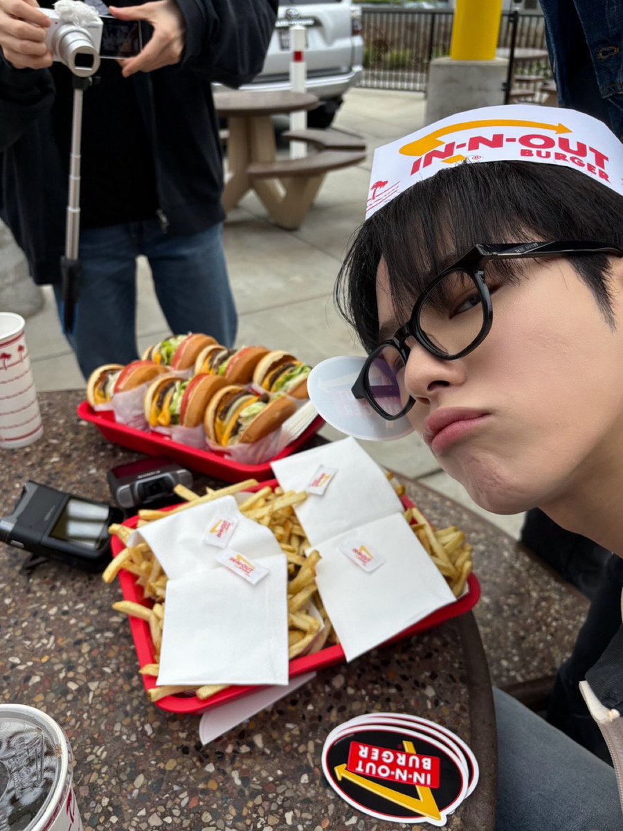 mangxxxe's tweet photo. 음식보다 남자들에게 눈이가는 세임무드 존좋 https://t.co/FajPxVMKJ9