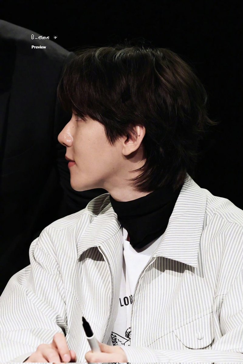 bbhsource's tweet image. welcome back mullet baekhyun 🤍