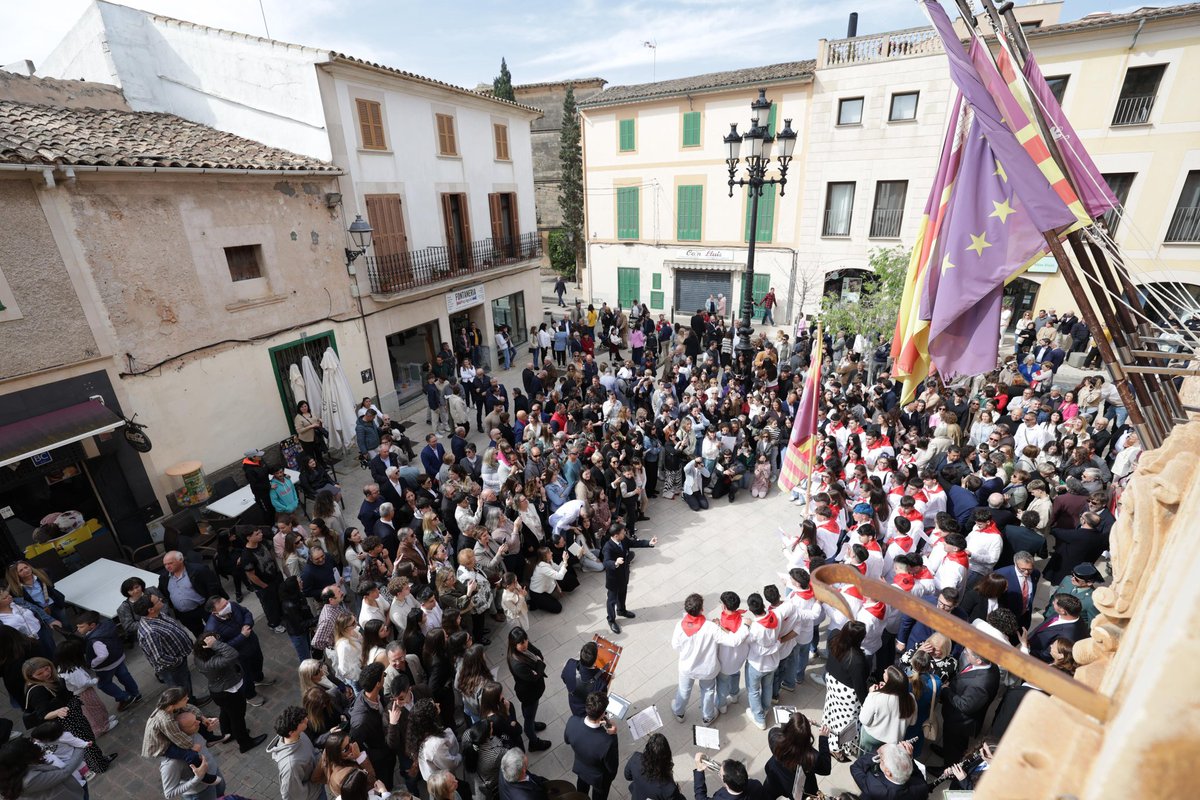 Francisca Porquer Manresa (@fporquer) on Twitter photo A Campos,el dia de Pasqua no és un dia qualsevol...
És Festa Major! És tradició, és alegria compartida!És el dia dels quintos.Enhorabona a tots, famílies i quintos nascuts el 2007
Que sigui un dia inoblidable, que la tradició mai s’aturi.
Gràcies <a href="/MargaProhens/">Marga Prohens</a> per ser-hi sempre. A Campos,el dia de Pasqua no és un dia qualsevol...
És Festa Major! És tradició, és alegria compartida!És el dia dels quintos.Enhorabona a tots, famílies i quintos nascuts el 2007
Que sigui un dia inoblidable, que la tradició mai s’aturi.
Gràcies <a href="/MargaProhens/">Marga Prohens</a> per ser-hi sempre.