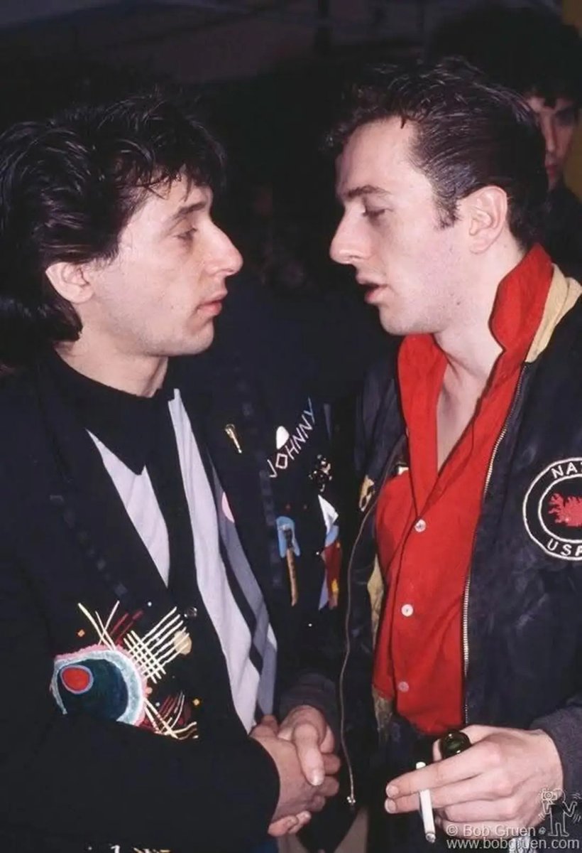 Gracro5's tweet photo. Johnny Thunders and Joe Strummer, backstage at the Palladium
New York City, 1980.
📸 Bob Gruen. https://t.co/TQfMtS97OS
