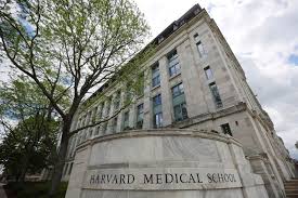 MarioNawfal's tweet image. 🇺🇸HARVARD MORGUE BOSS SOLD BRAINS, SKIN &amp;amp; FACES... UMM?! WHAT?

Cedric Lodge had one job: manage the morgue at Harvard Medical School and make sure donated bodies were used for science. 

Instead? He turned the place into Facebook Marketplace for body parts.

From 2018 to 2023,…