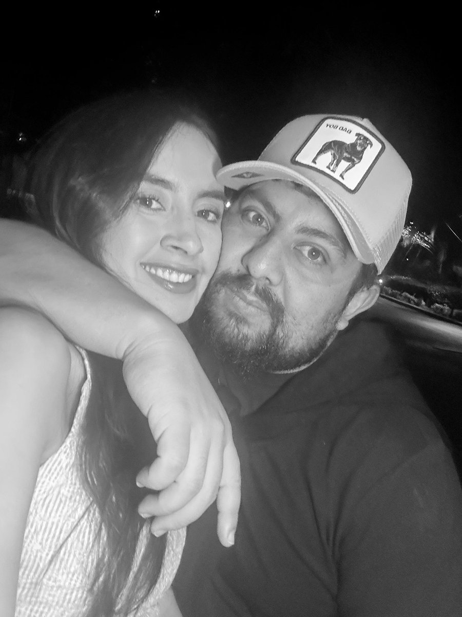 AlejaEN95's tweet photo. Tantos años juntos, tantas etapas , no he viajado y ya te extraño ! 
Eres mi parcero de vida, mi amigo y mi cómplice 
Te amo ❤️ https://t.co/efAu1A3nV5