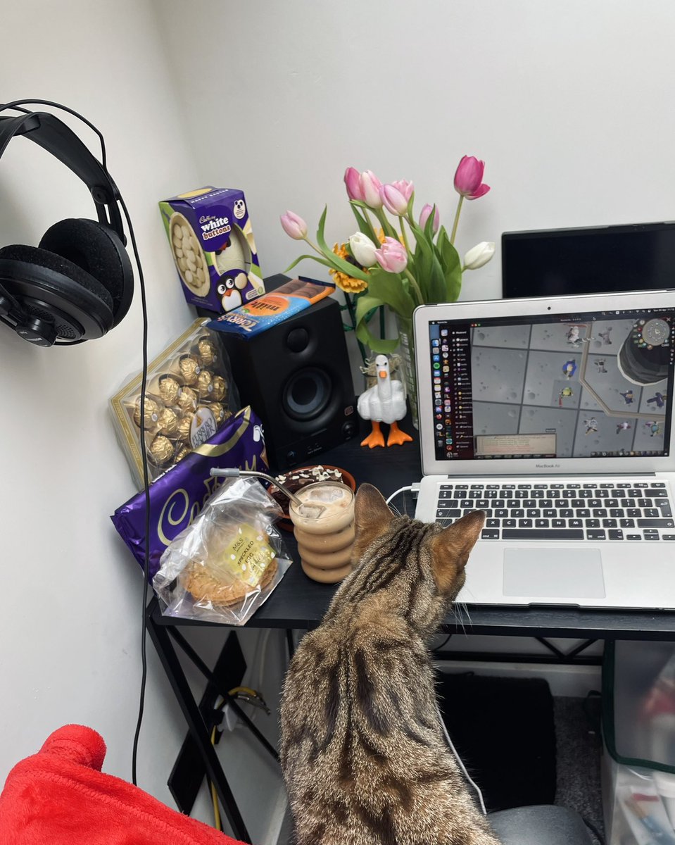 Itssofg's tweet photo. Fully invested in my bankstanding skills https://t.co/A2AtNVpIth