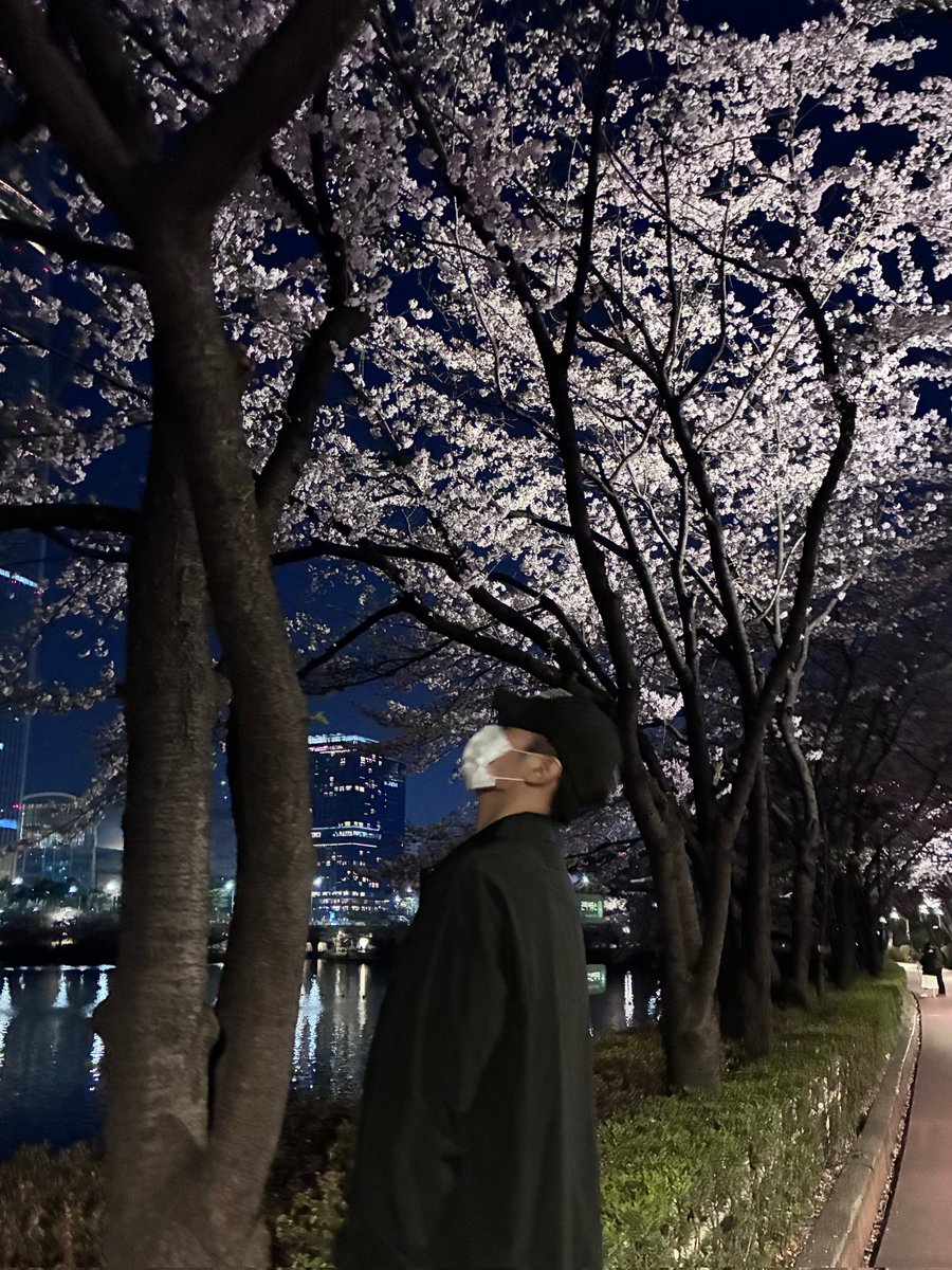 __931028__'s tweet photo. 250420 위버스 #서함 #박서함
날씨가 엄청 풀렸네요ㅎㅎ
저는 친구들과 벚꽃도 봤고 https://t.co/WeA48Lmmib