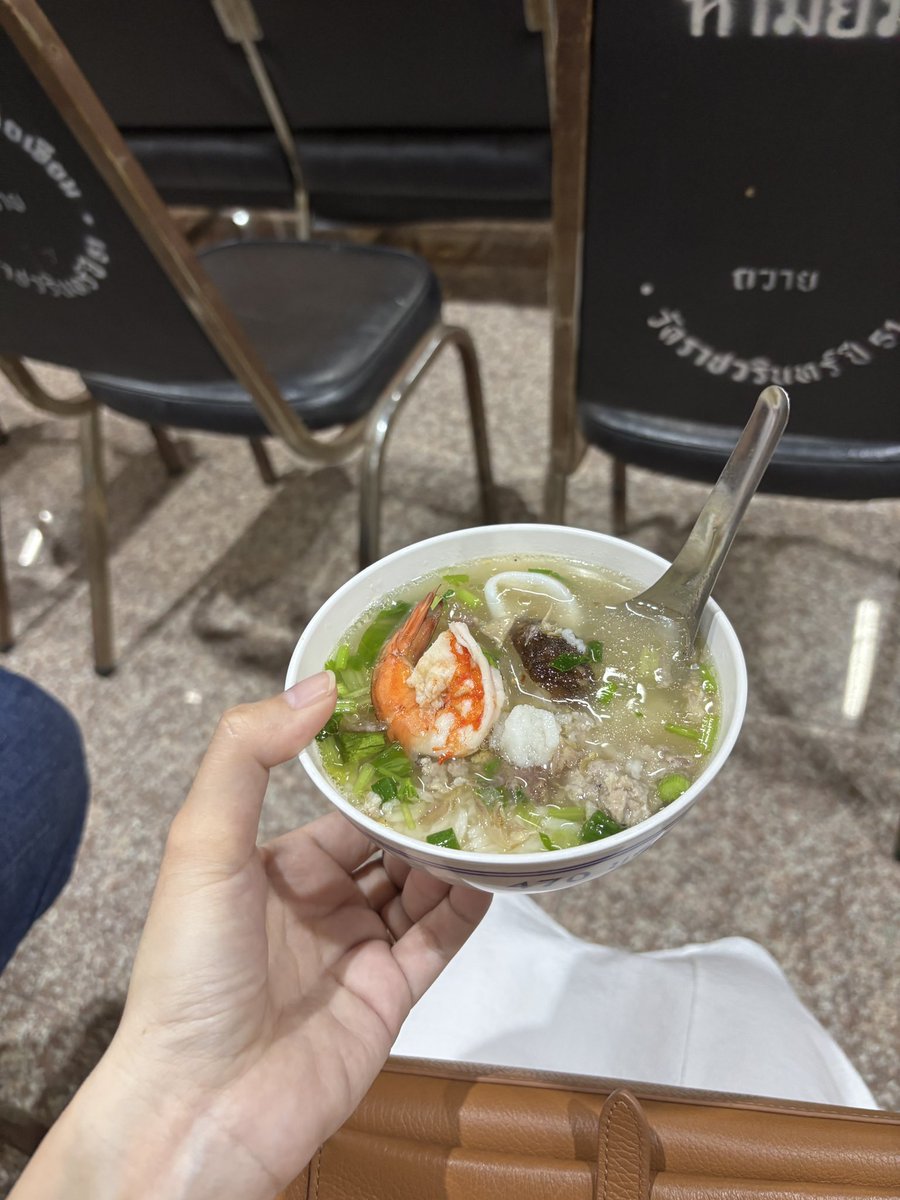 พระหมึก tweet media