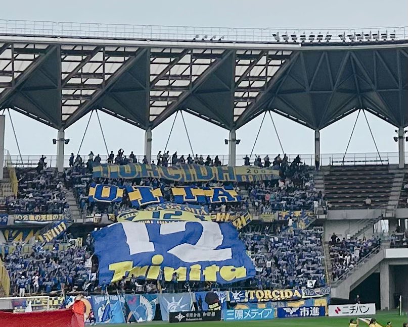 こんなのしか撮れなかったけど、大分トリニータさんのビッグフラッグとっても綺麗でした✨✨
ビッグフラッグって気持ちがこもってる気がしてとっても好き😌