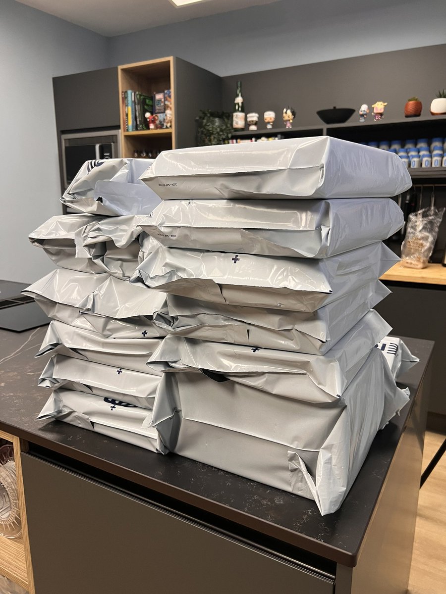 SuperPilopi's tweet photo. Preparando todos vuestros pedidos de @CajasDeComics para que salgan mañana por la mañana a primera hora 🤩

Si pides ahora, aún puede salir el tuyo:

https://t.co/4YCSthXrAv https://t.co/aF3WUeixqk